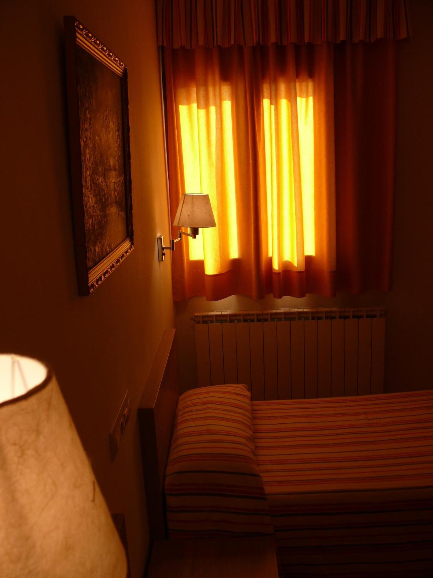 Artesa de Segre Hostal Muntanya מראה חיצוני תמונה